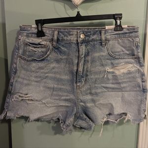🔥NWT:🔥American Eagle Size 12 Comfort Stretch Distressed Sun Washed Mom Shorts